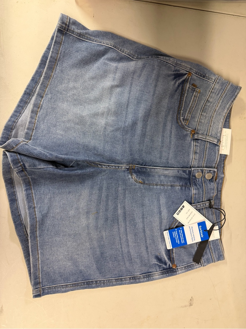 NWT Judy blue size 1X Light Wash High-Rise Denim Shorts